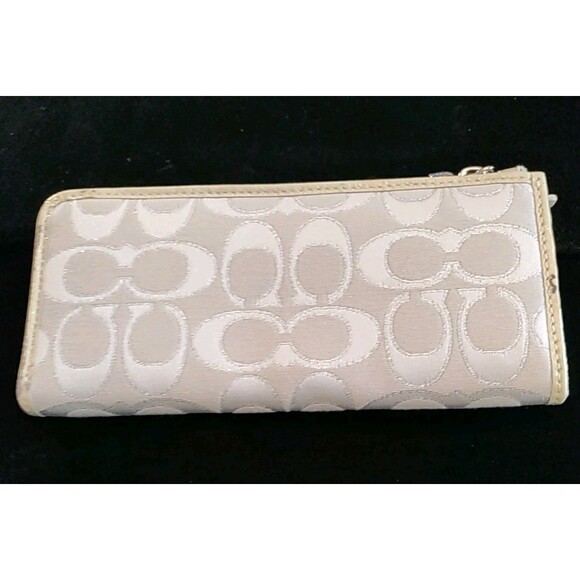 Coach Signature Poppy Heart Shimmer Khaki Silver Zip Wristlet Wallet - Picture 2 of 7